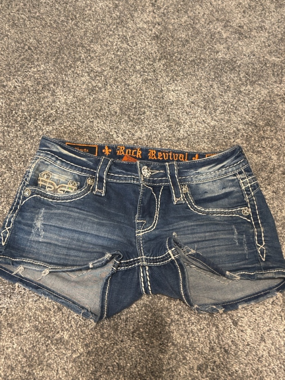 Like new Rock Revival Women's Dark Wash Cutoff Denim Shorts size 24